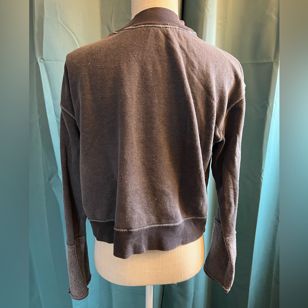 Free People sweatshirt, M, cropped with button detail - Picture 4 of 7